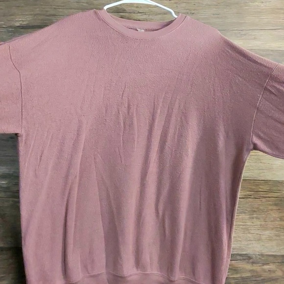 ALO Yoga Women's Mauve Overdsized Sweatshirt - Picture 4 of 9